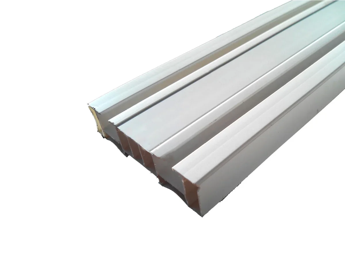 plastmasova-relsa-dvoyna-3-5-metra Пластмасова релса ДВОЙНА / 3,5 метра - Image 1